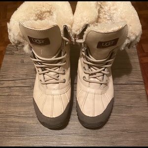 Uggs women butte size 8